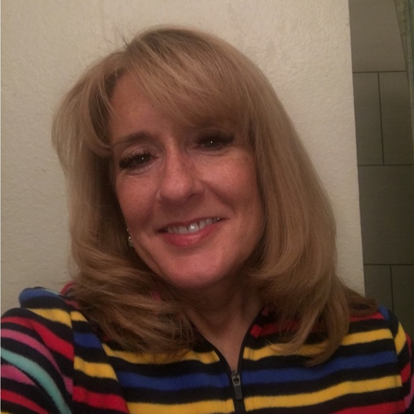 Meet your Posher, Robyn - Picture 1 of 4